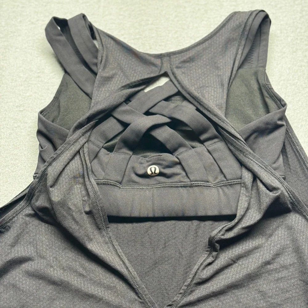 Lululemon 2-in-1 Tank Top Built-in Sports Bra Strappy Back Black Size 4 Yoga Gym